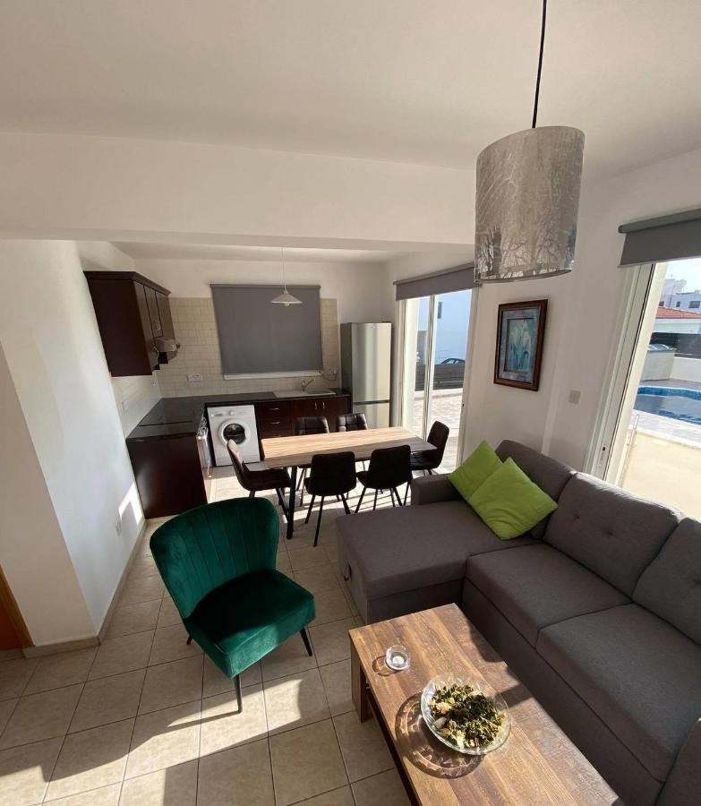 Cosy Apartment In Kato Paphos With Pool Access Esterno foto