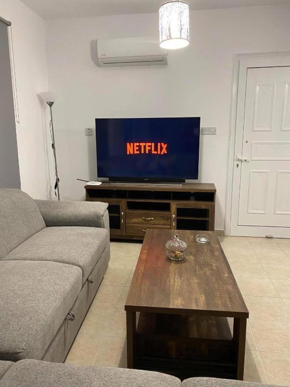 Cosy Apartment In Kato Paphos With Pool Access Esterno foto